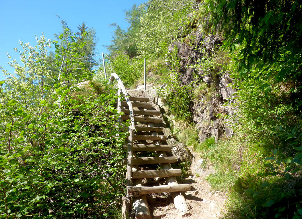 Scaletta in legno sul 409A.