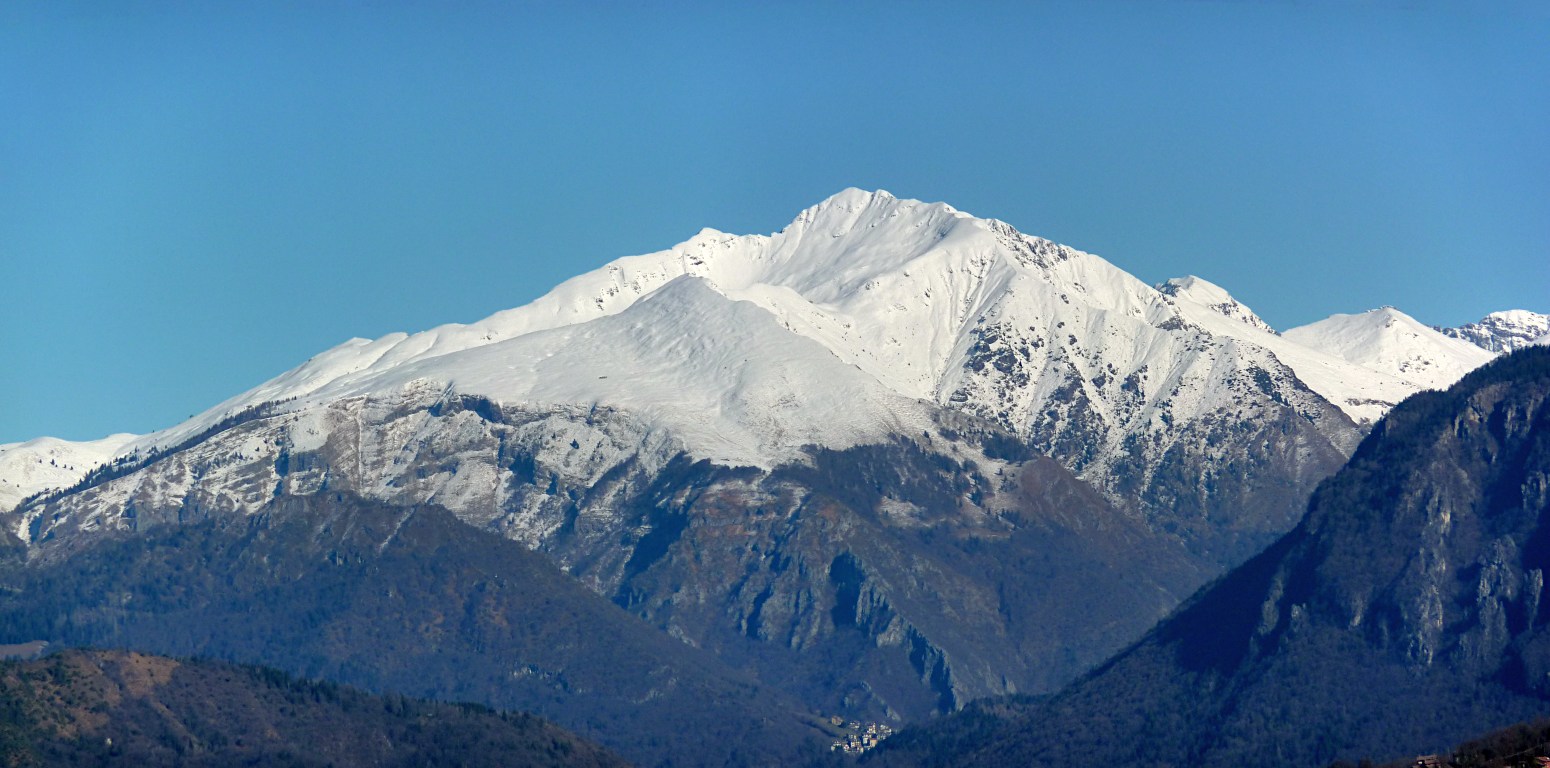 La Cima di Menna zoomata dal Canto Basso con un 300 mm.