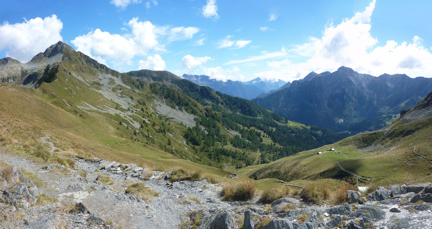 Dal p.so di Tartano: vista verso meridione.