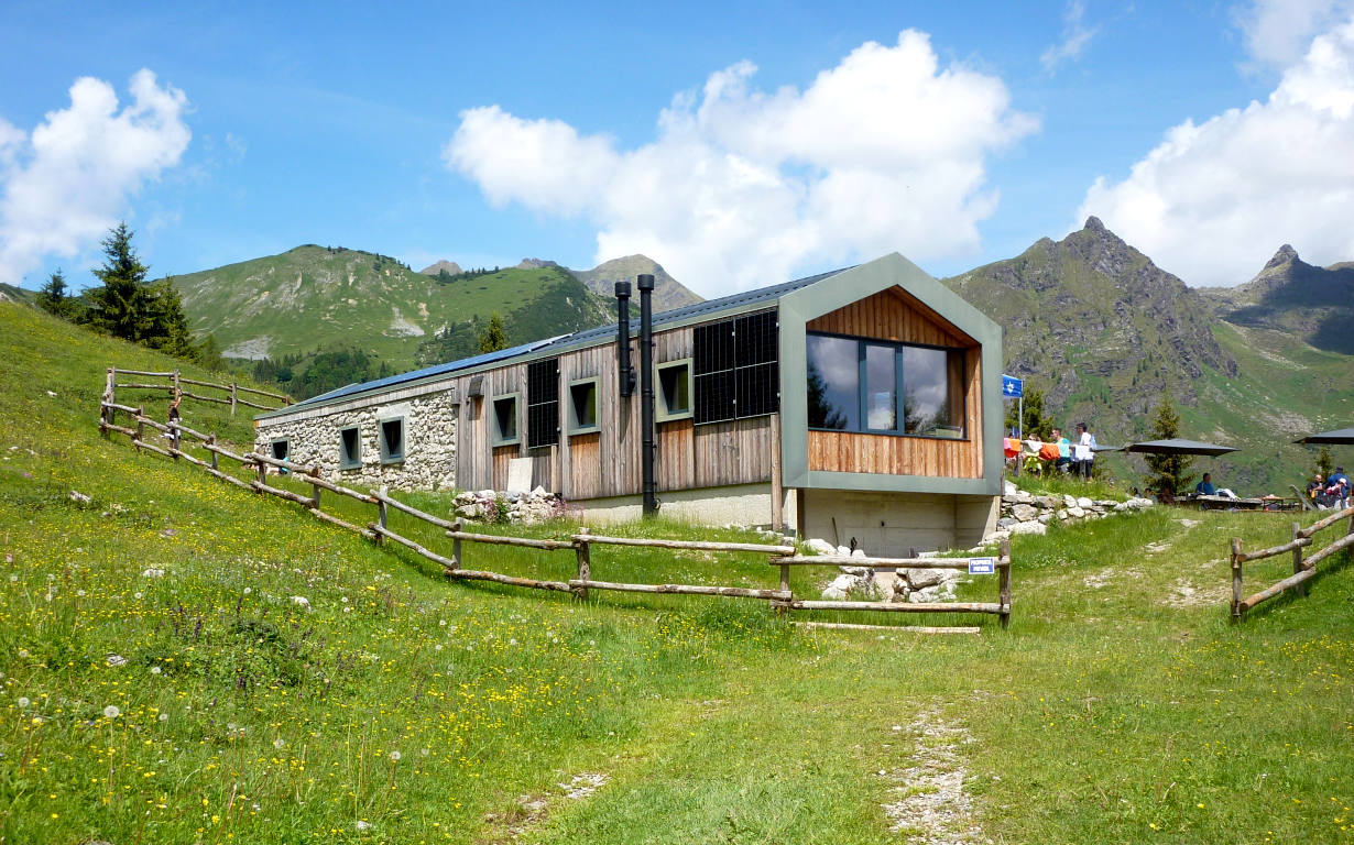 Giungendo alla bella baita G.A.N. (Gruppo Alpinistico Nembrese), ristrutturata nel 2024.