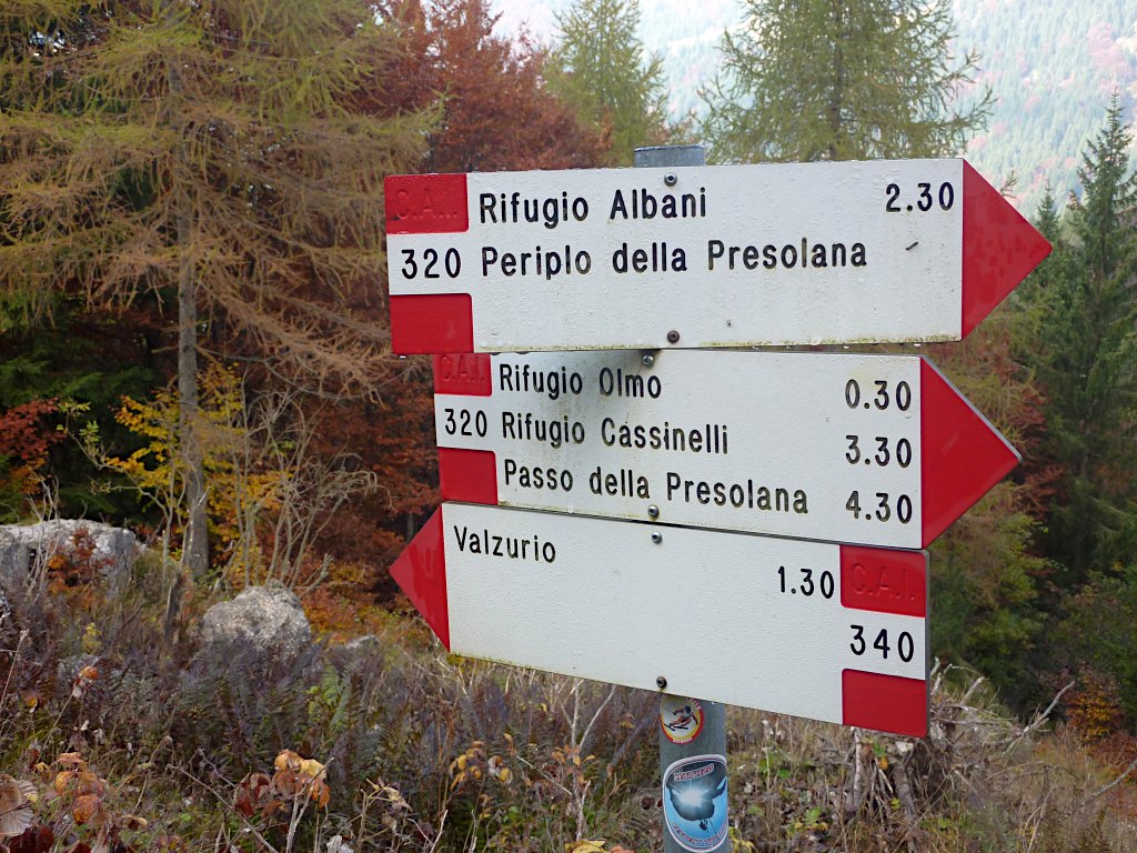 A 1550 m di quota il 340 termina. Il 320 prosegue per il rif. Olmo o per altre destinazioni.