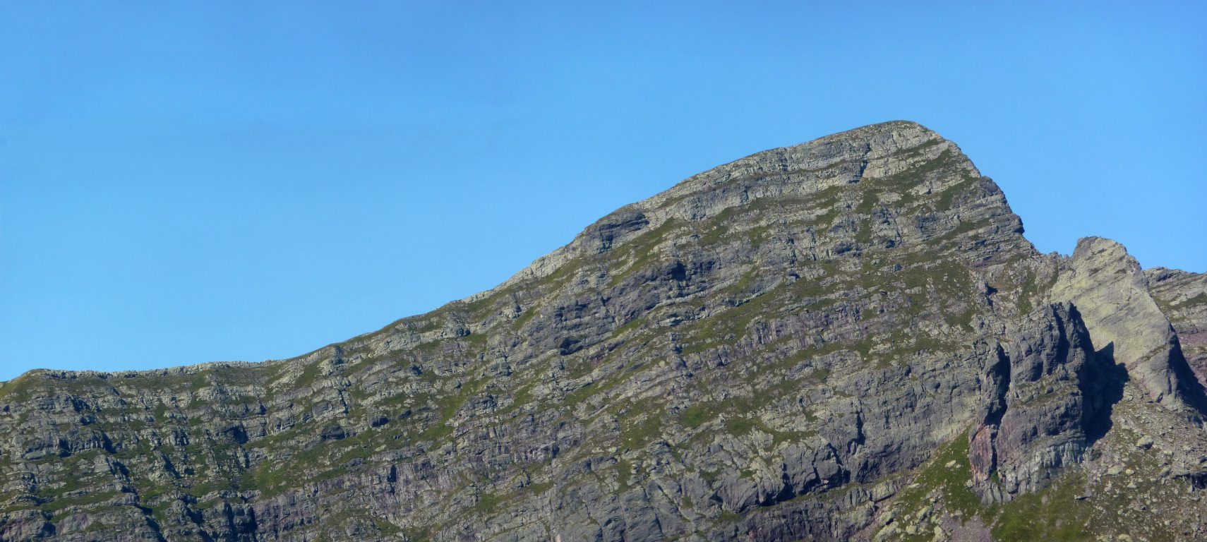 Zoom sul P.zo Salina e la sua cresta sud-est.