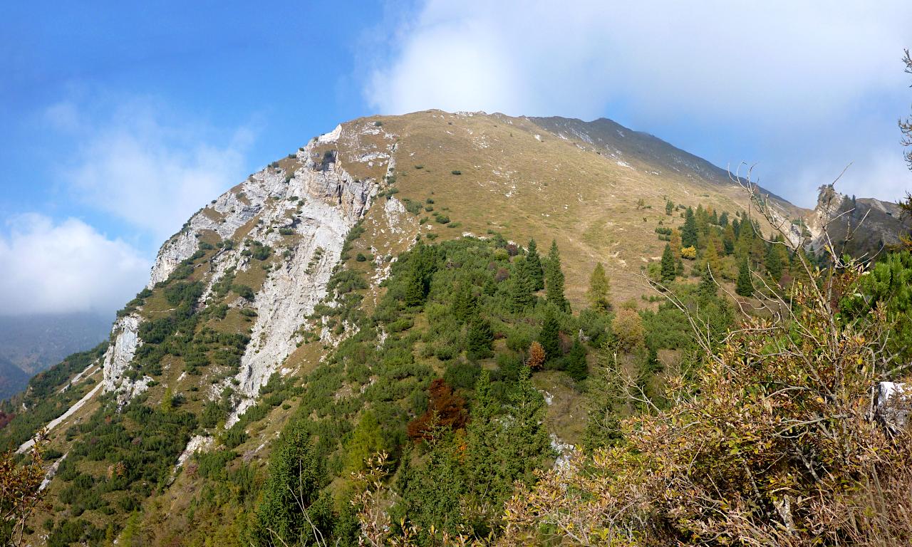 La Cresta di Valzurio inizia la sua lunga cavalcata verso la Presolana di Castione.
