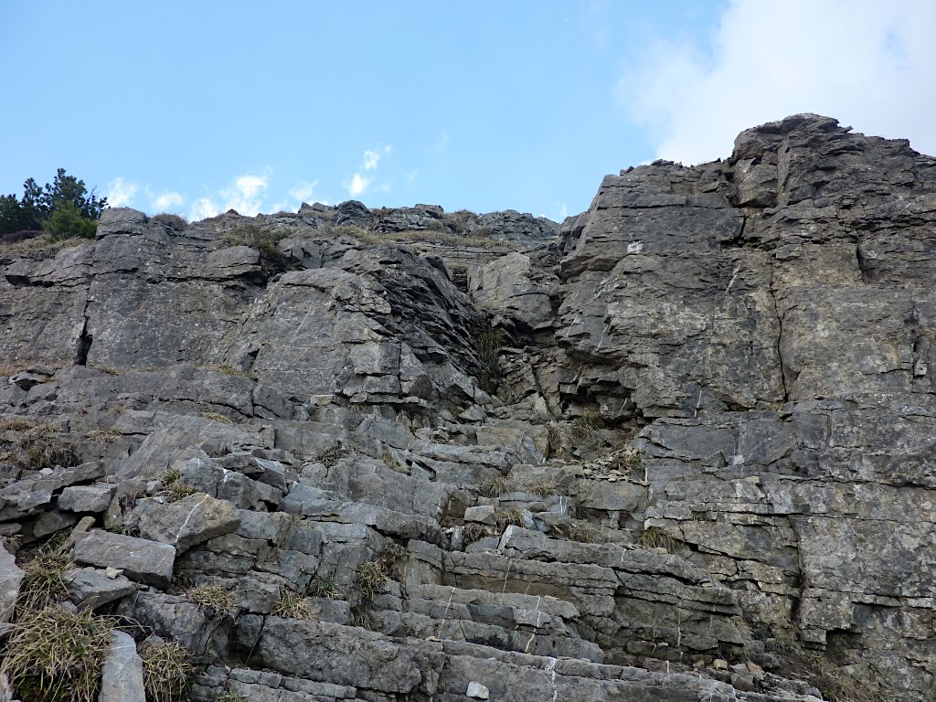 EXTRA (E): il breve passaggio su roccia verso il termine della lunga cresta SO del M. Sodadura.