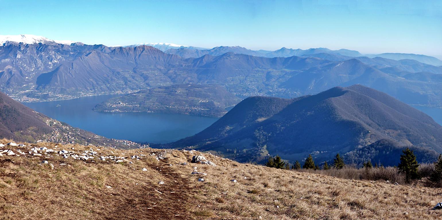 Vista verso Montisola. Sulla dx: il M. Pingiolo e la Punta Alta.