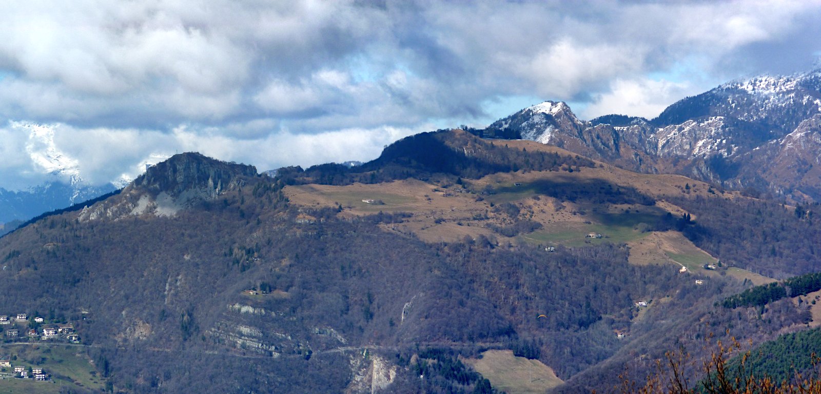 M.ti Cornagera e Poieto zoomati dal M. Misma.