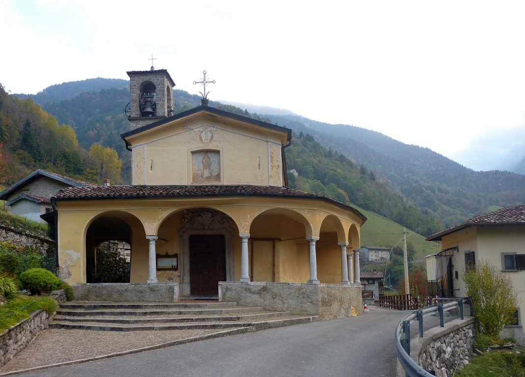 2 km prima di Spinelli: non fatevi sfuggire la bella Chiesa di Santa Margherita a Valzurio!