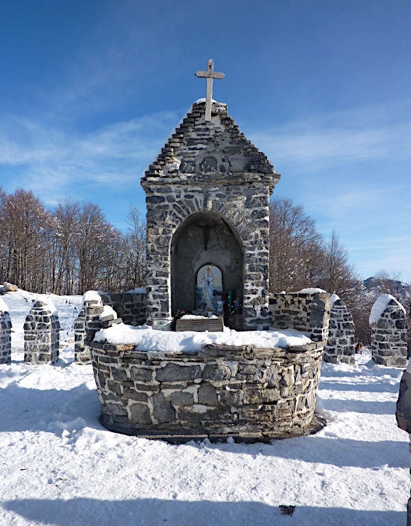 Alla cappella in località i Tre Faggi.