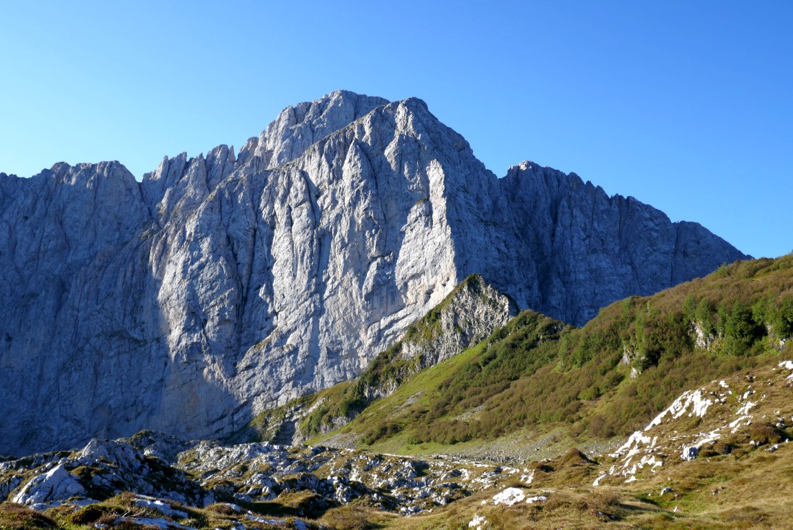 Il poderoso spigolo nord-ovest della Presolana.