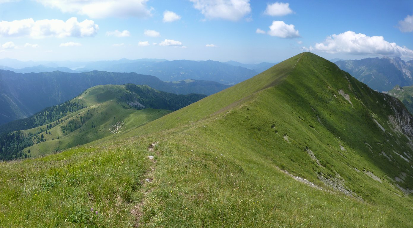 Il M. Vodala visto dalla cresta che lo unisce alla Cima Benfit.