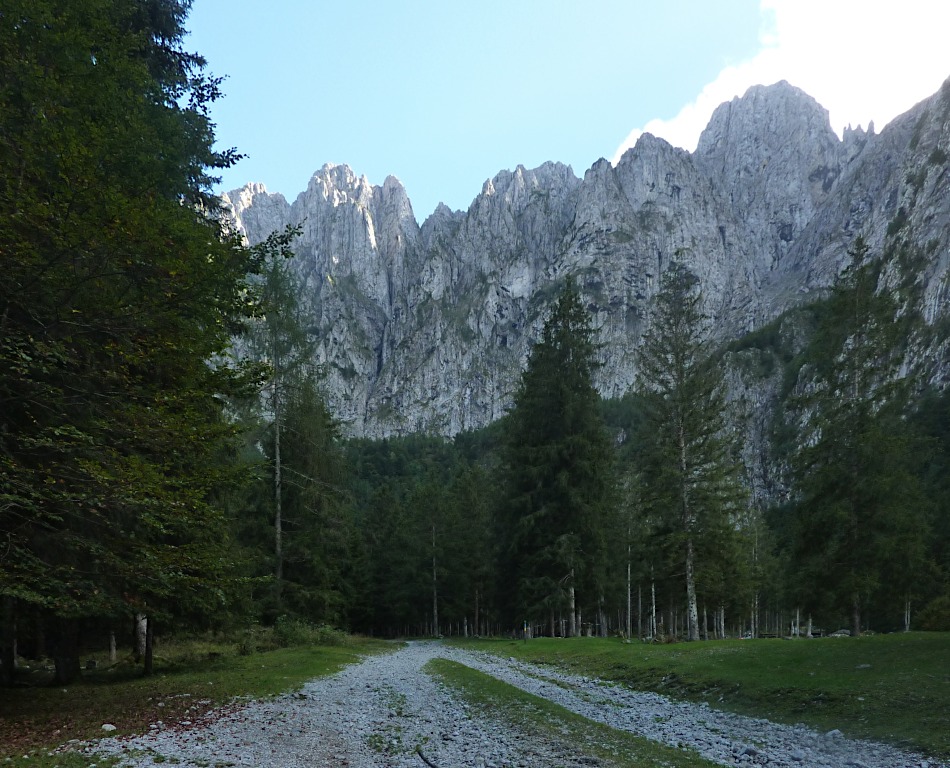 Al Pian di Vione. In alto a dx visibili le Quattro Matte e, alla loro sx, la Corna delle 4 Matte.