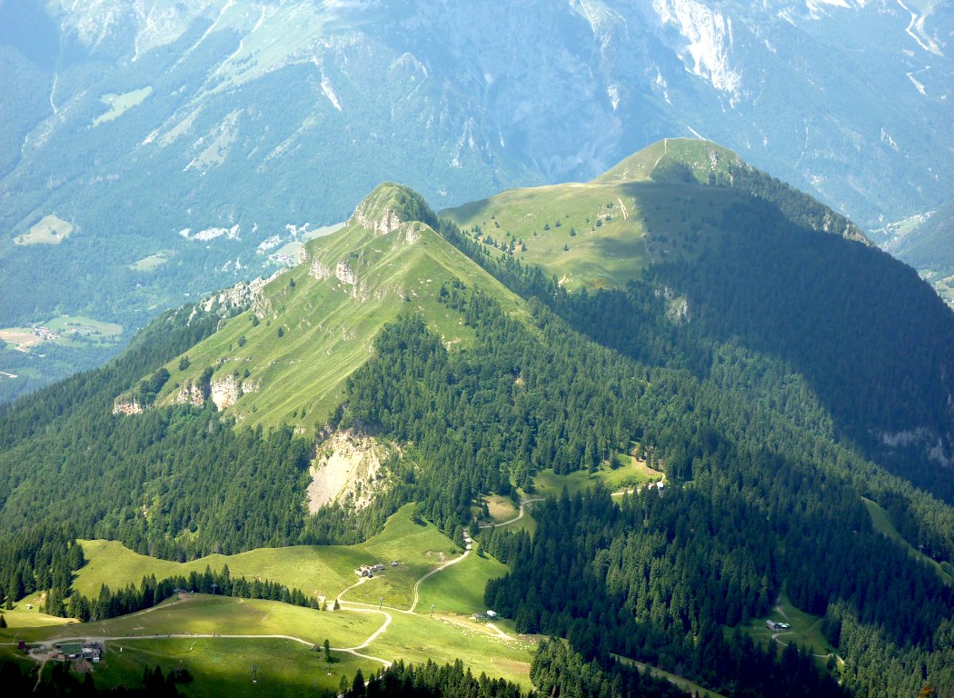 M.ti Corru e Redondo visti dalla Cima Benfit.