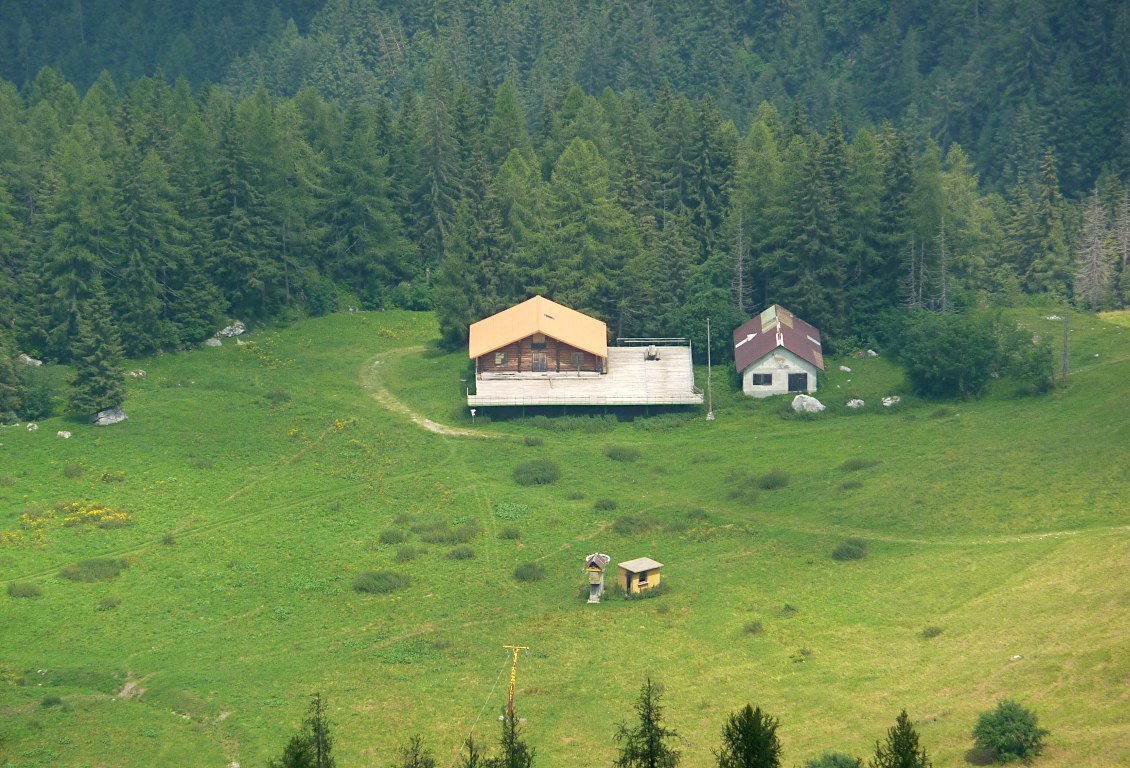 Malga Epolo zoomata dal 423D.