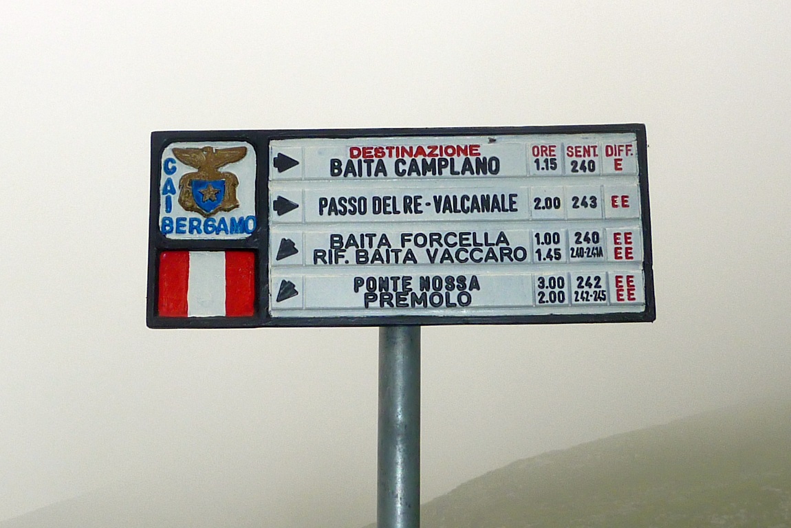 Segnaletica al rif. Santamaria in Leten.