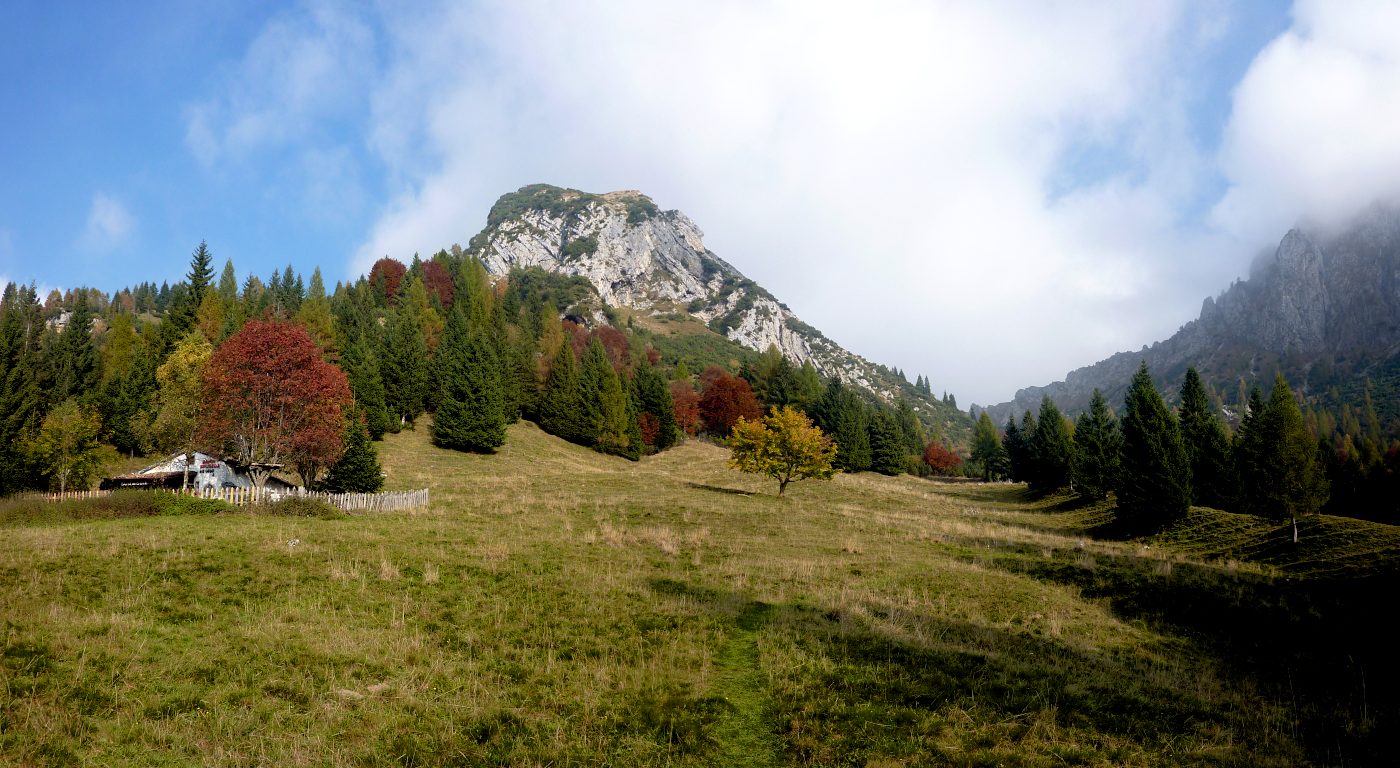 Alle spalle di B.ta Bruseda, la Cresta di Valzurio parte subito in impennata.