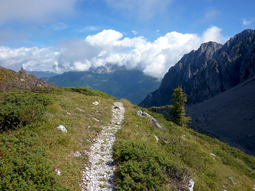 Sul 402 in discesa verso Colere lungo la Guaita.