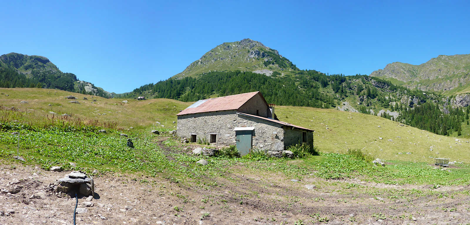 La Casera di Ponteranica. Visibile a sx lo stallone diroccato, prossima meta.