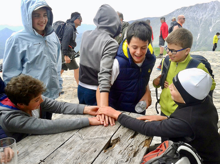 tutti per uno in montagna