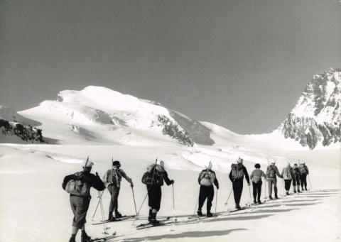 SKITOUR STRAHLHORN BRITANNIA