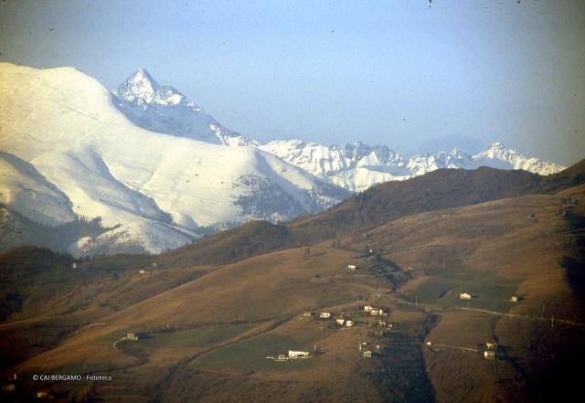 Vista sulle Orobie da santuario d'Altino