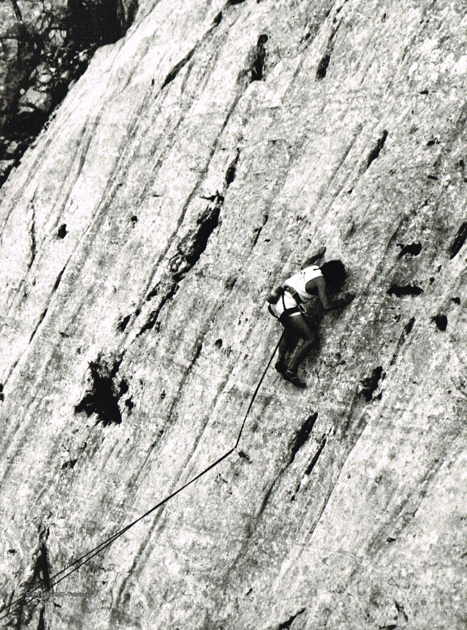 Alpinista in cordata