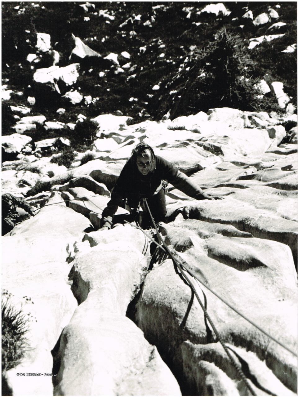 Alpinista in cordata