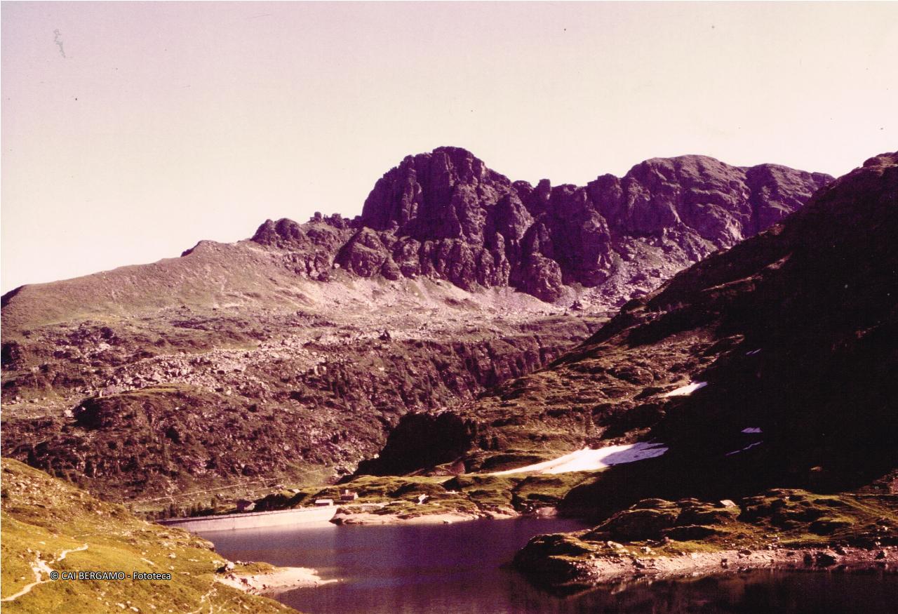 Il Pizzo del Becco dal Passo dei Laghi Gemelli