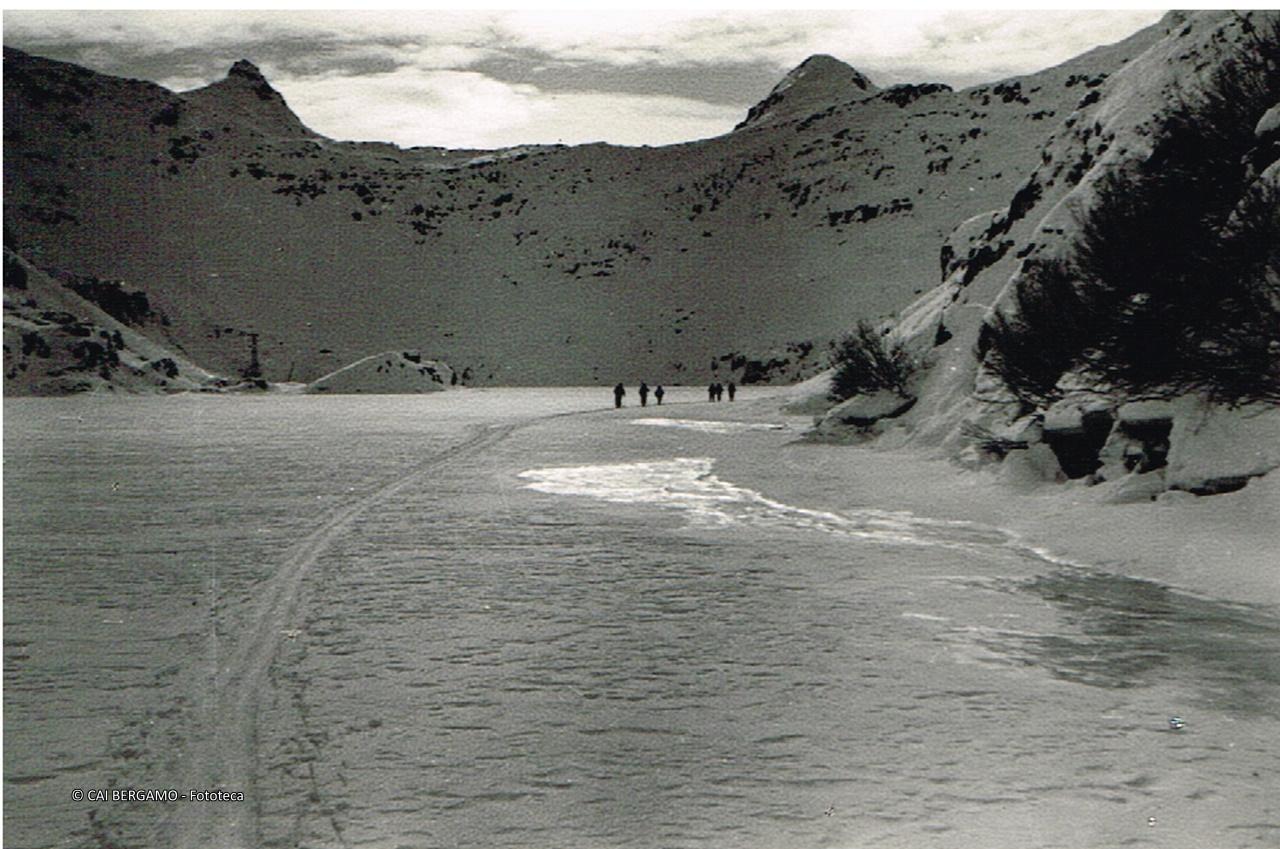 Sui Laghi Gemelli ghiacciati