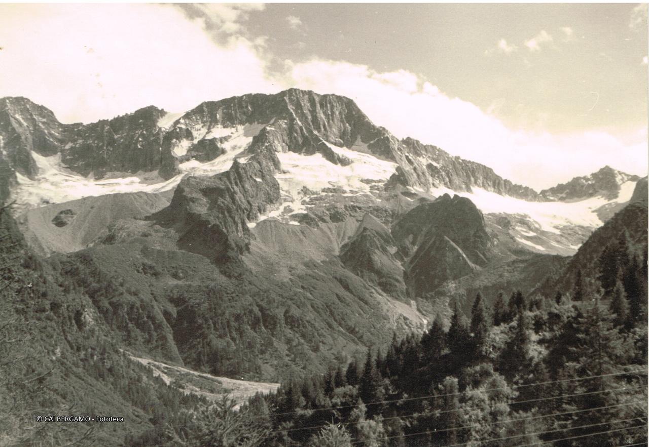 Monte Cercen, la Busazza, Passo dei Segni e Cima Presena visti scendendo dal Tonale