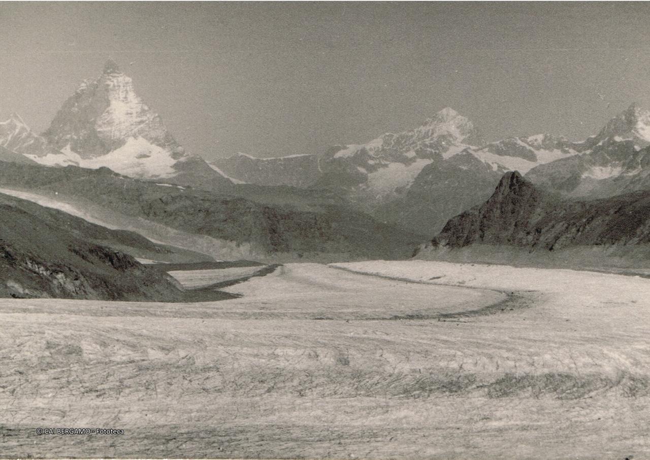 Cervino, Dent Blanche e ghiacciaio del Gorner dalla Capanna Bétemps