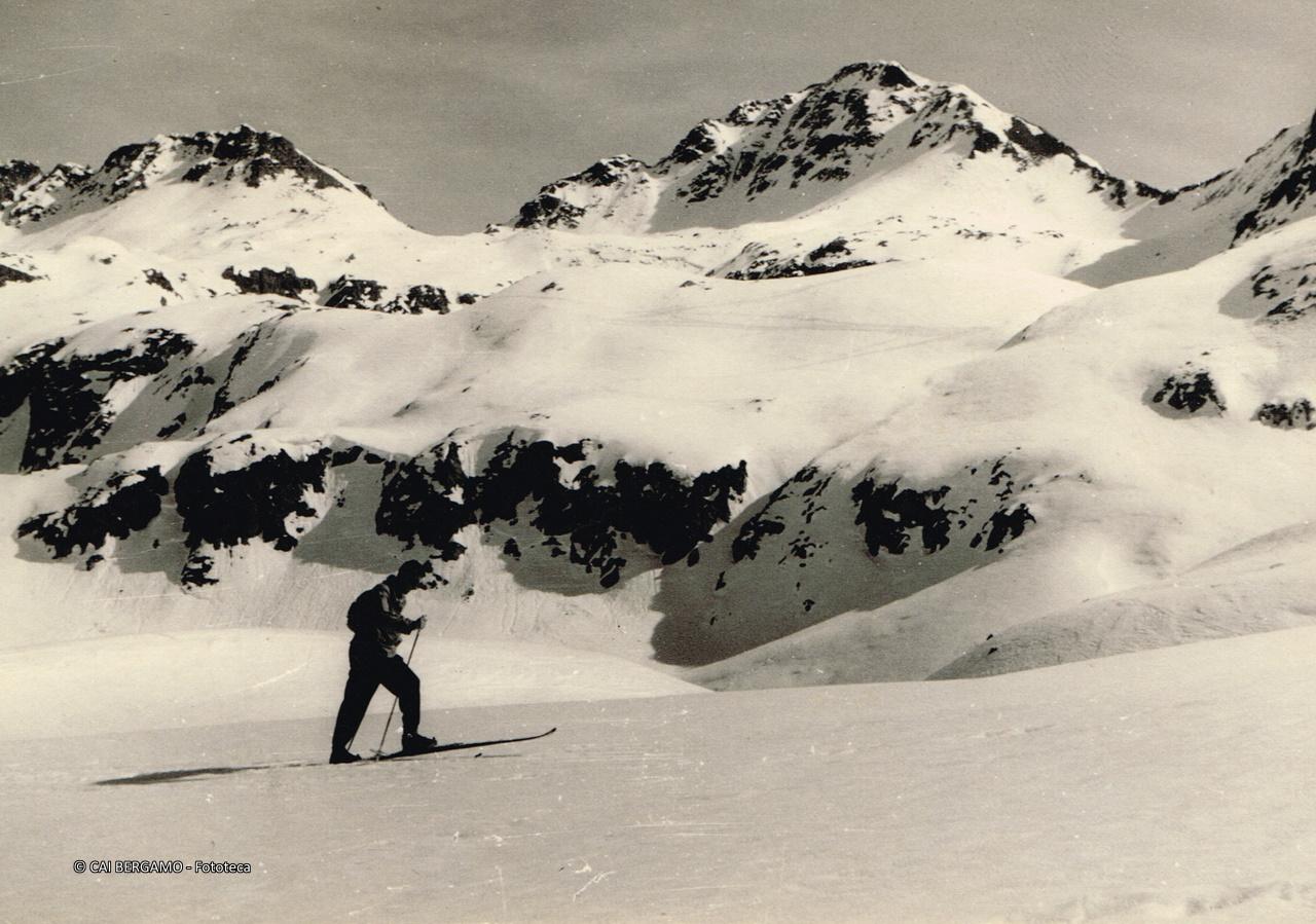 Passo di Porcile e M. Valegino dai Laghi di Porcile