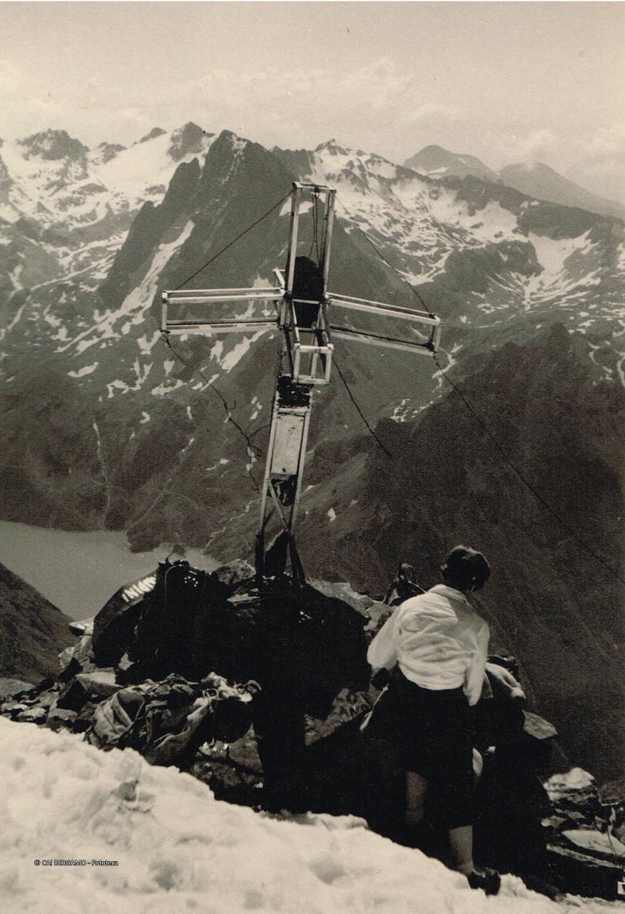 "Dalla vetta del Coca verso la Vedretta del Gleno - Gleno, Recastello e Tre Confini - con il Lago del Barbellino" 