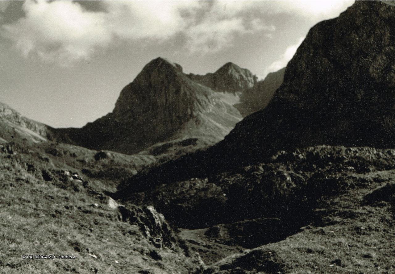 "Pizzo di Petto e quota 2278 dai pressi di Baita alta di Vigna Vaga"
