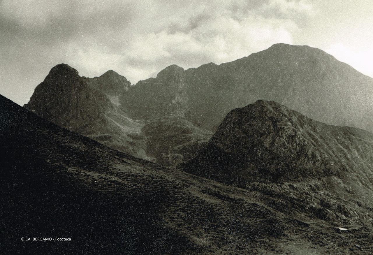 "Pizzo di Petto, quota 2278 e M. Vigna Vaga visti scendendo dal M. Vigna Soliva"