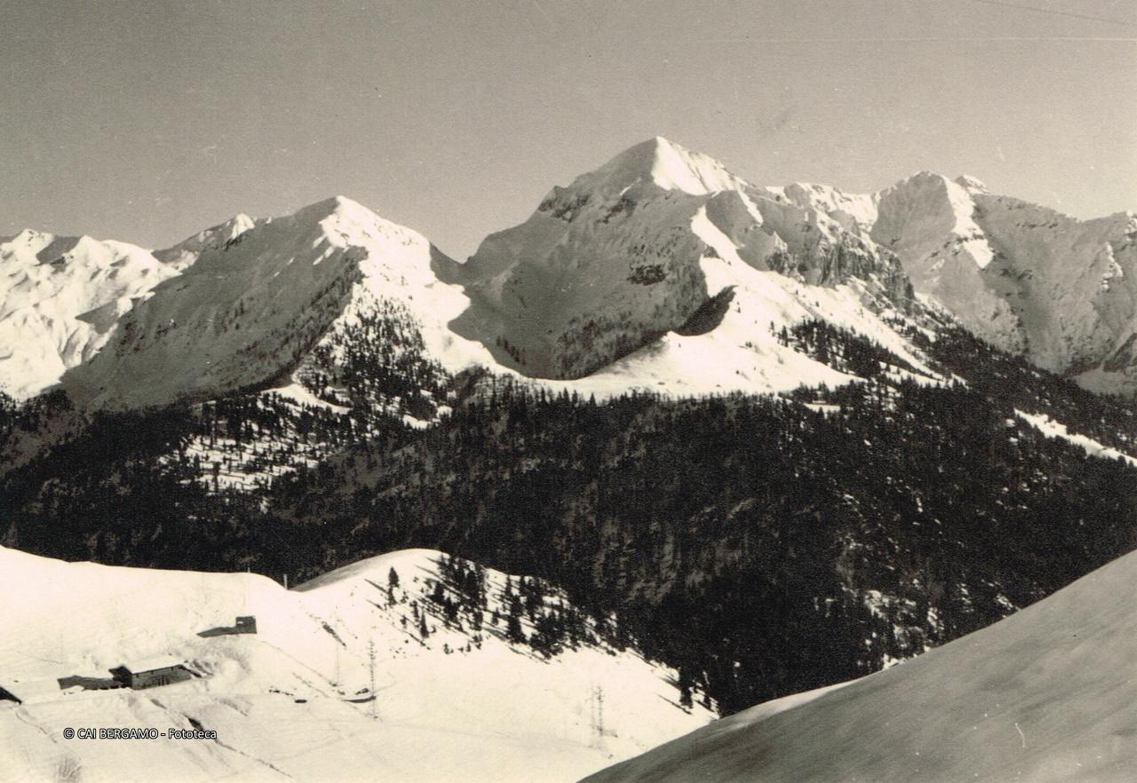 "Cima dei Siltri, Passo San Simone e Monte Cavallo dai pressi della Casera d'Ancogno"