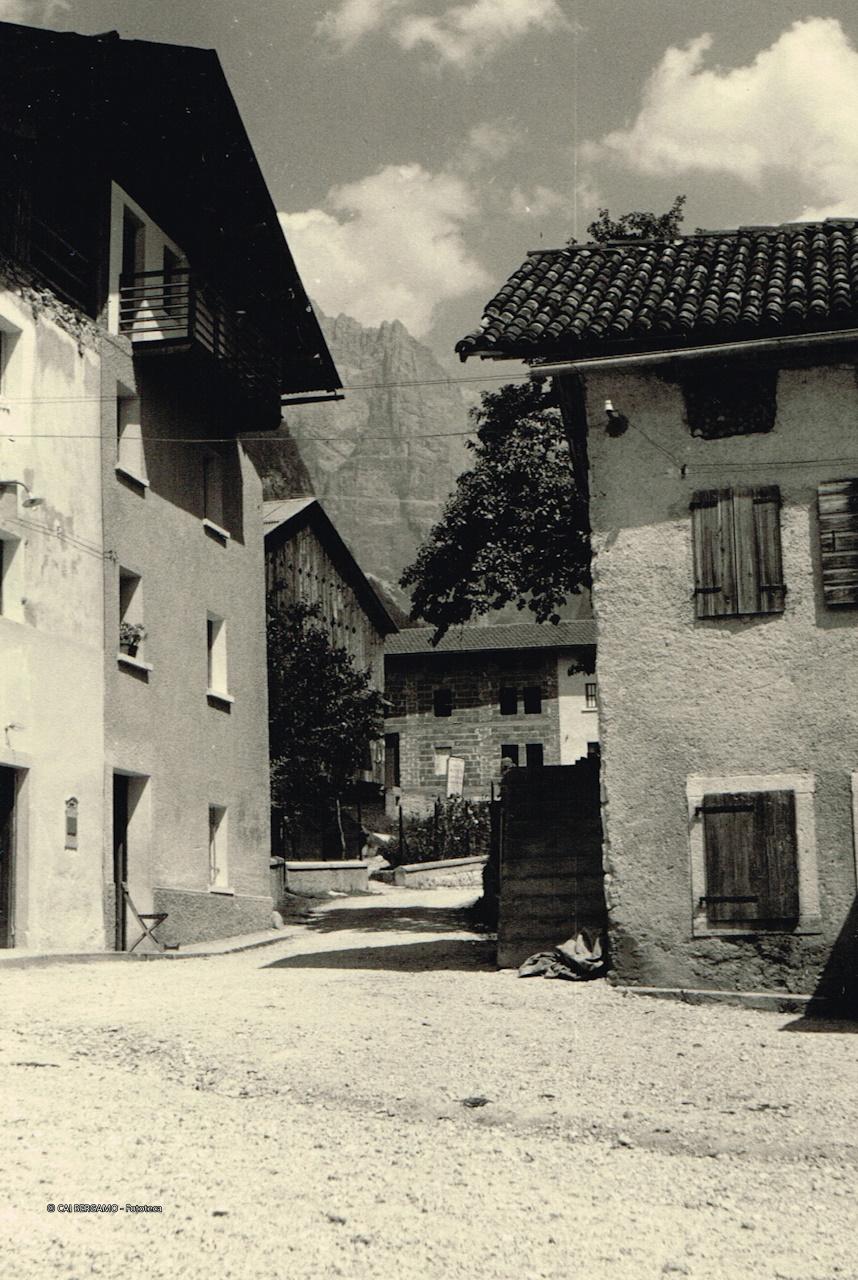 "Listolade - Sfondo Torre Trieste"