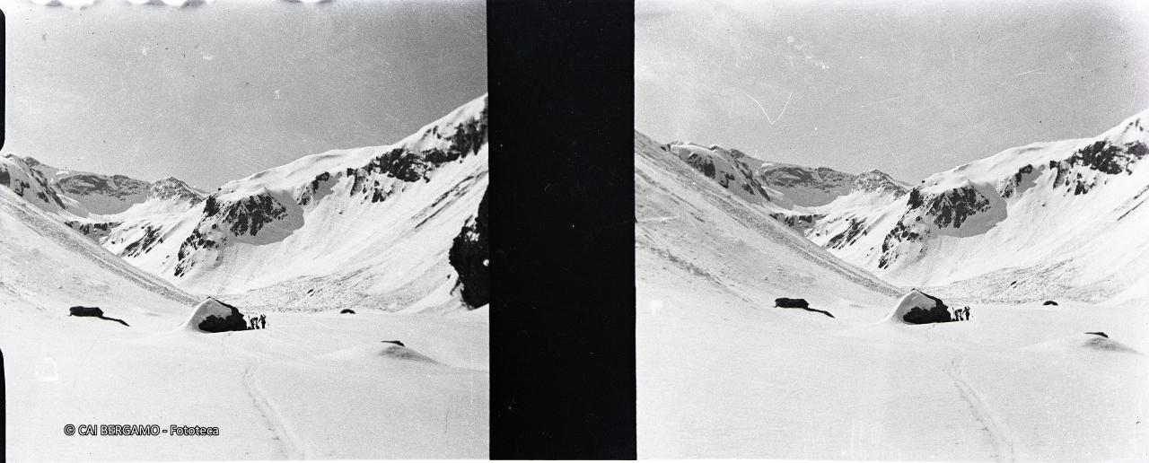 "Val Cerviera??? Sciatori fermi davanti a baita"