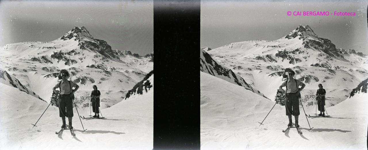 Passo Aviasco: Lui e Lei scialpinisti e sullo sfondo il Pradella