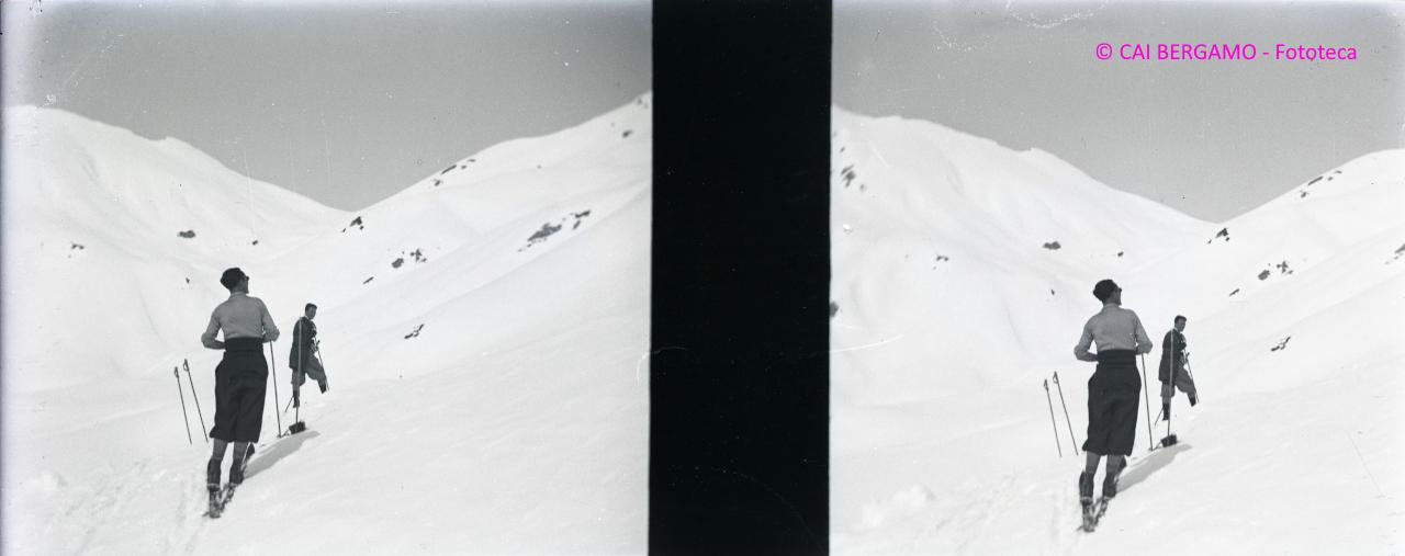 Due scialpinisti verso il passo di Valmora