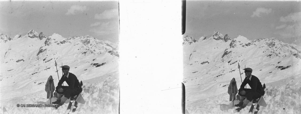 Sciatore in posa e sullo sfondo: Diavolo, Diaviolino, Poris e Grabiasca