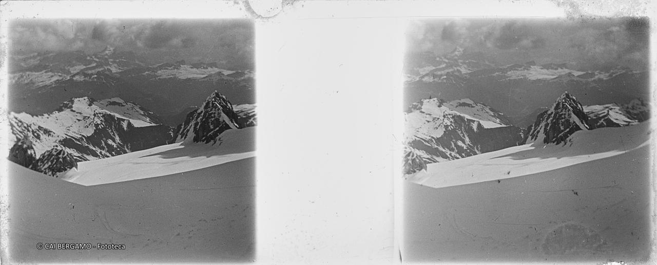 Lungo la salita a Punta Rocca, con Sasso delle Dodici