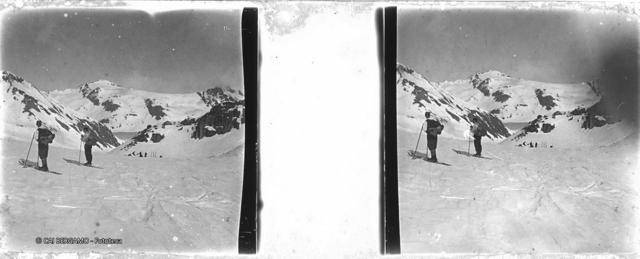 Sguardo  verso il  lago Fedaia a fondo valle