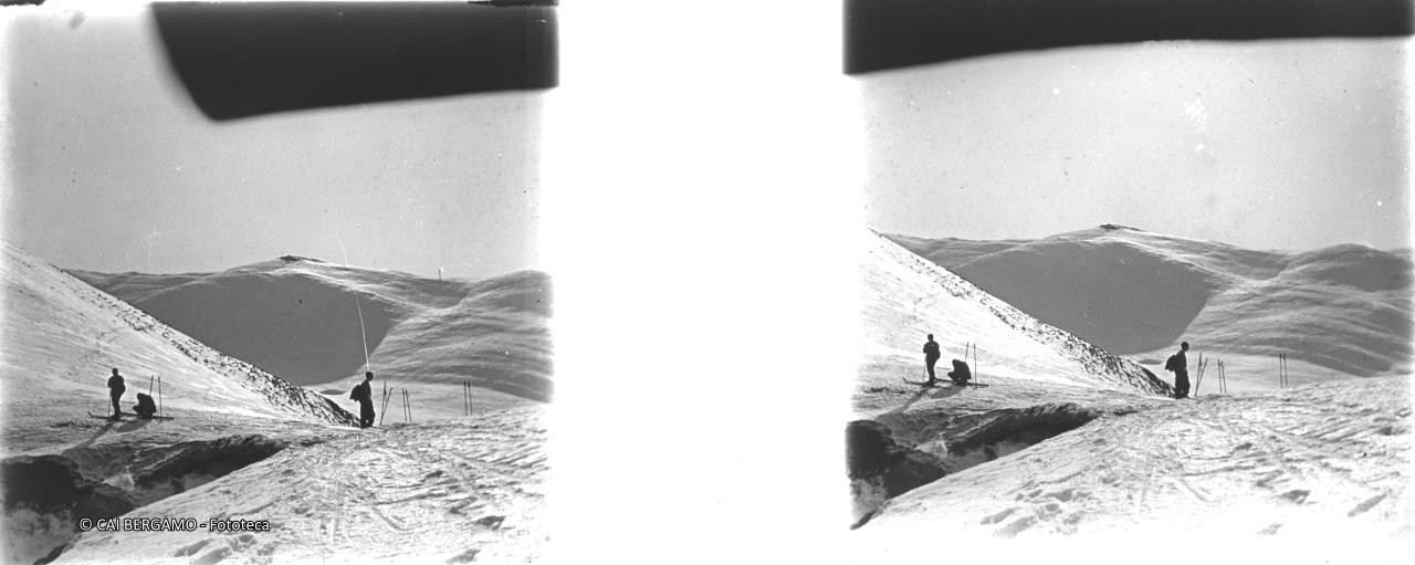 Sosta sotto il Formico con il rifugio Parafulmine sullo sfondo