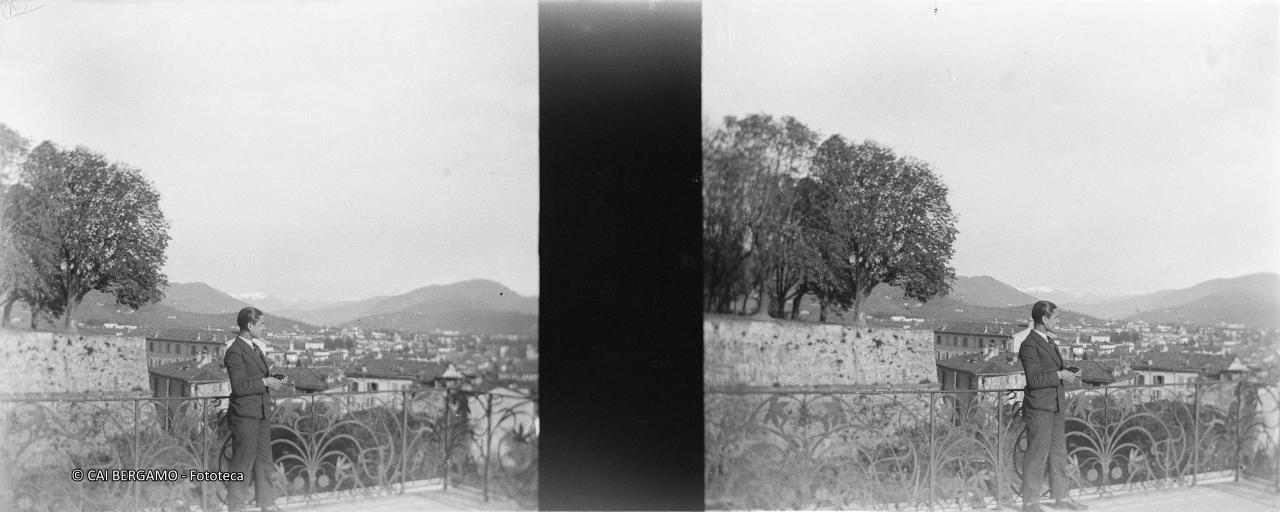 Foto ricordo con vista su baluardo San Michele, Bergamo bassa ed il Misma sullo sfondo