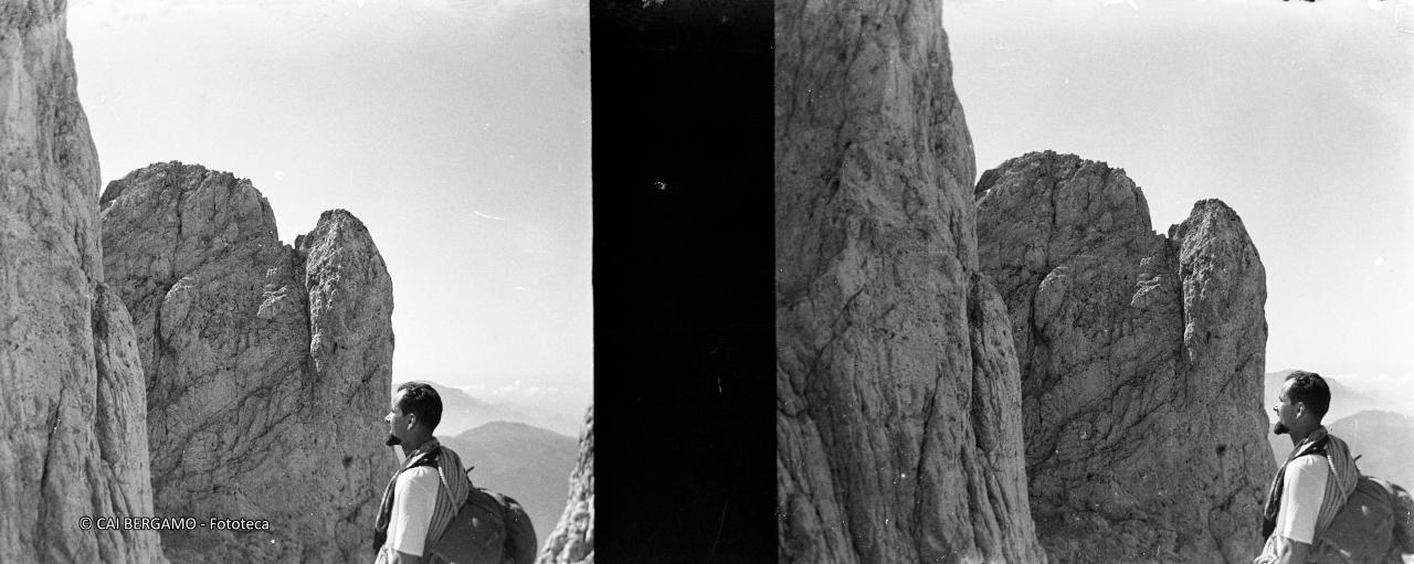 Corda a trocolla e sguardo sulla parete