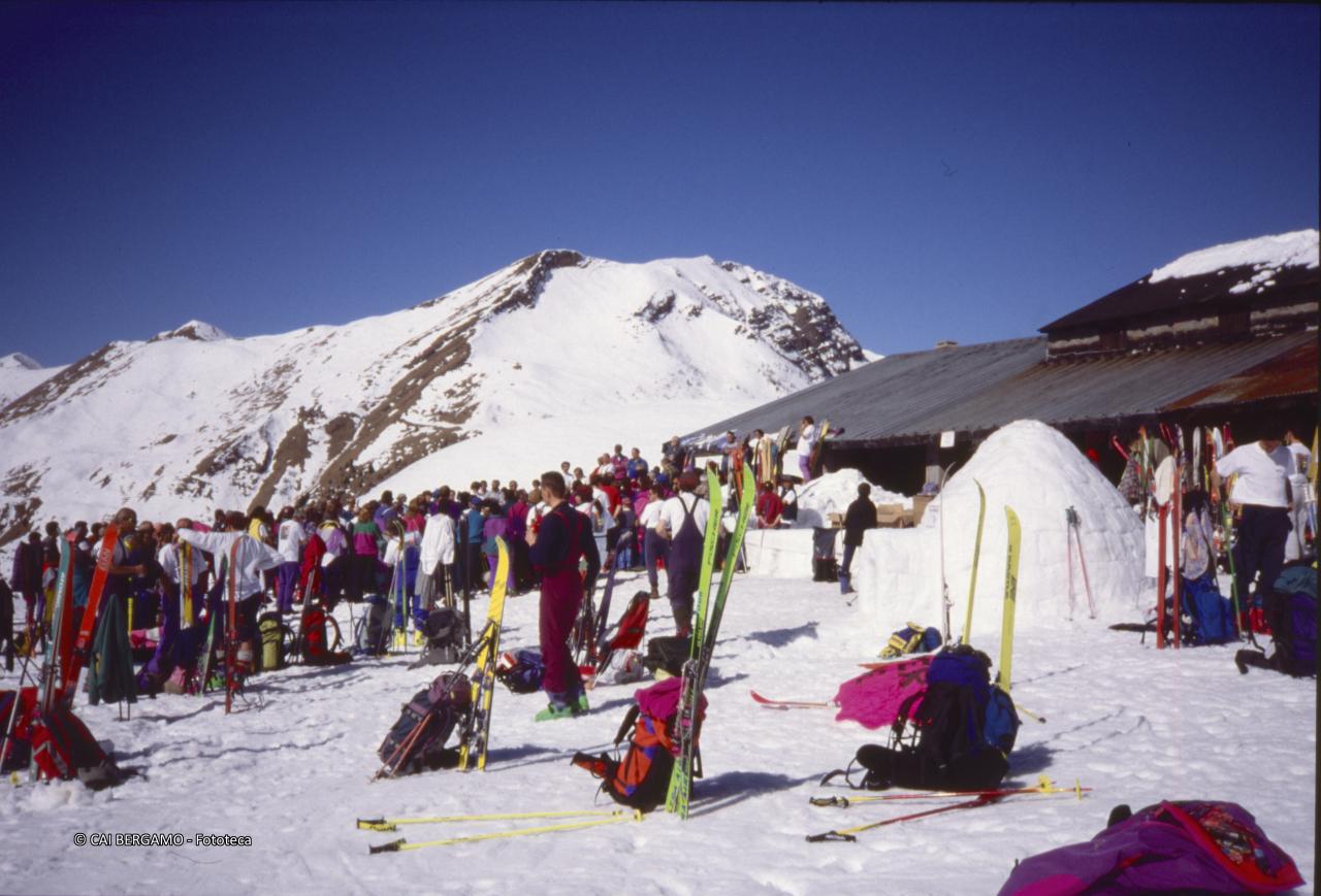 Raduno per il Ventesimo della scuola di sci alpinismo CAI BG al rifugio Campione