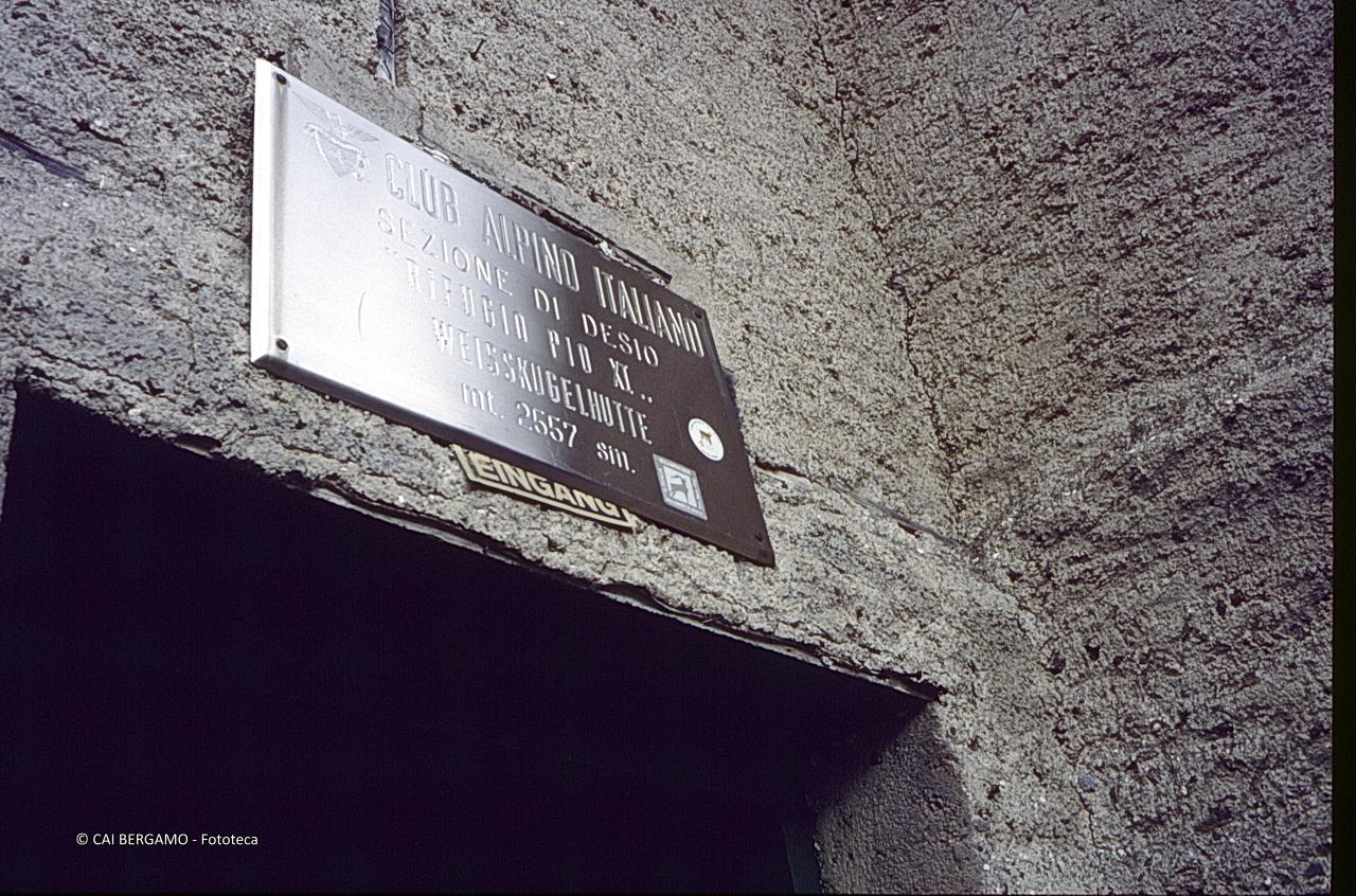 Targa del rifugio Pio XI in Val Senales