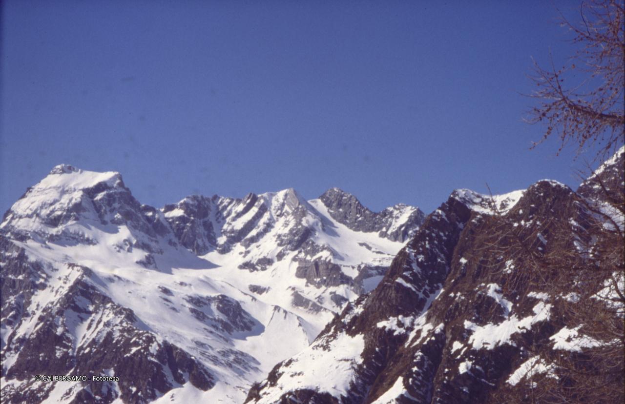 Vista panoramica sul Monte Cervandone dalla cima del monte Corbernas