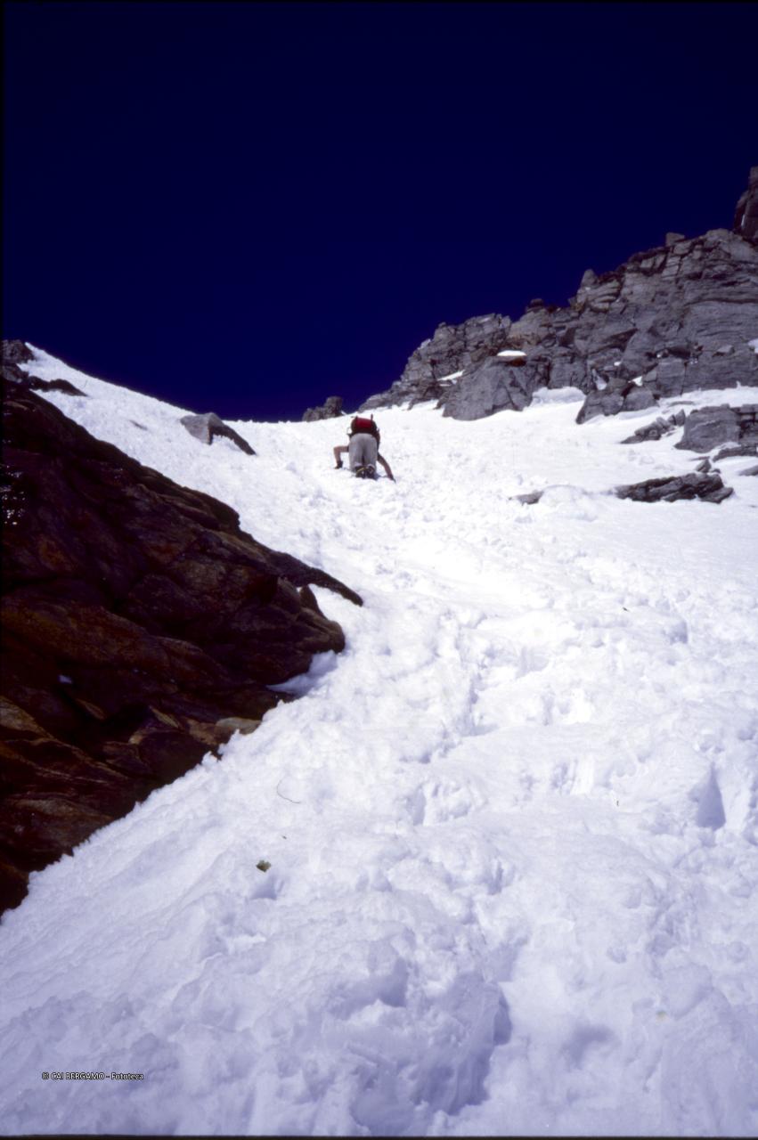 Salita su ripido canalone