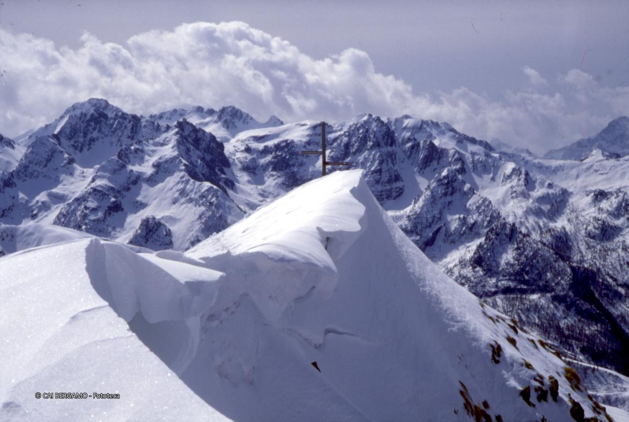 Cima del Monte Toro ben innevato
